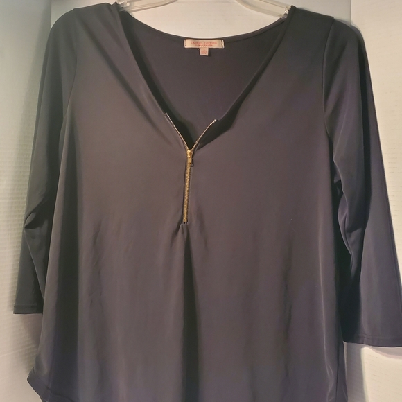 Elegant Black V-Neck Blouse with Gold Accent - Picture 1 of 2